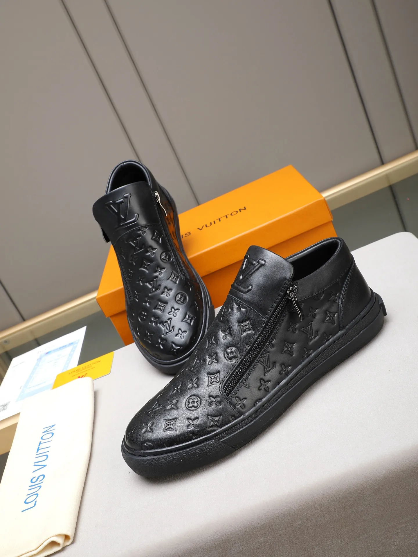 The main recommended model👍👍👍PP440 is the new LOUIS VUITTON [Luden Yiwei]——LV upper [Lv]🇮🇹Imported first-layer cowhide embossed🇩🇪Breathable sheep lining ➕Non-slip and wear-resistant outsole. Every man's identity is reflected in his elegant and stable upper shoes🚶🏻🚶🏻📯 No matter the wind or rain, the shoe last remains unchanged and can stand the test of time🔍️. ——Code number: 38-44 (45 can be customized)